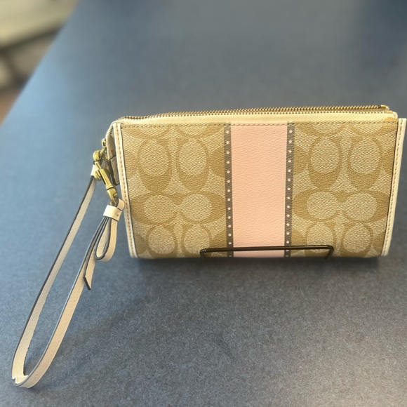 COACH CHELSEA HERITAGE STRIPE WRISTLET - Picture 4 of 11